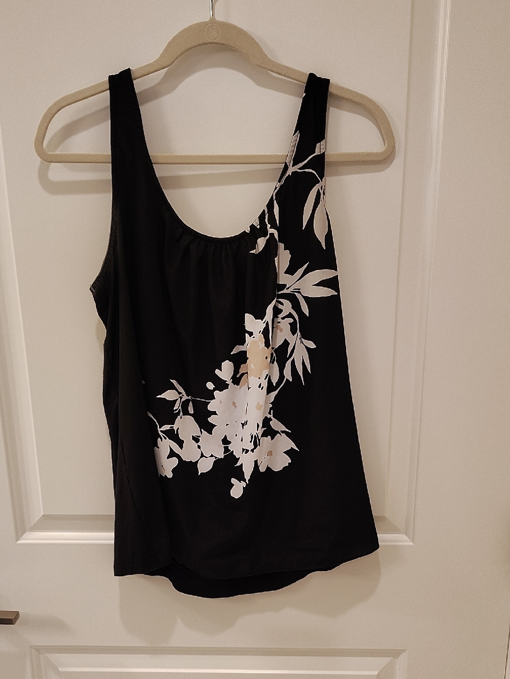 New York & Company Black Floral Scoopneck Tank with White Blossom Print